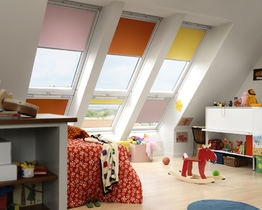 Persianas opacas VELUX DKL con barras laterales