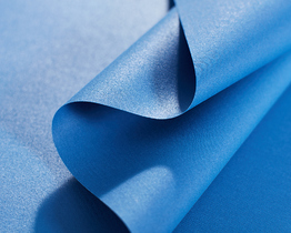 Cortina enrollable tradicional regulable a medida, color azul.