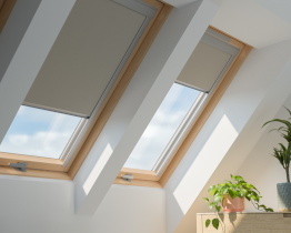 Persianas opacas RoofLITE+ DUA con barras laterales