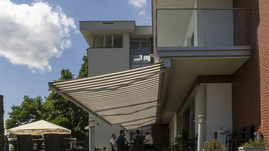 
										Toldos para patios exteriores
																						