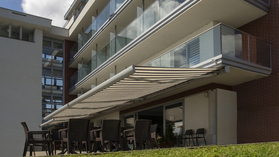 
										Toldos para patios exteriores
																						