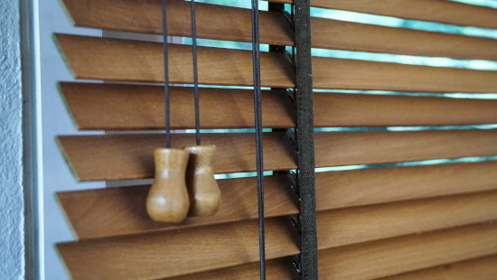 
										Persianas de madera de 25 mm
																						