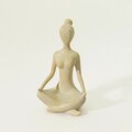 Figurka joginki Asana II 6x6x10 cm